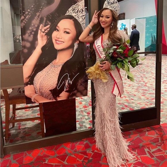 PAGEANT/PROM FEATHER SEQUIN DRESS - Picture 4 of 4